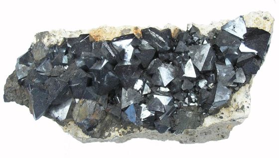 磁鉄鉱（Magnetite）の写真